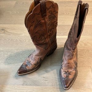 Woman’s Ariat Cowboy Boots